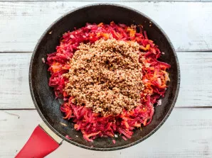 Wash buckwheat well several times and put in a pan with vegetables.