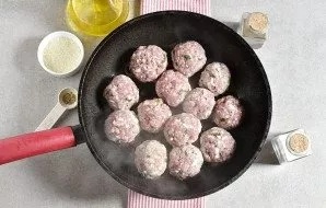 Heat olive oil in a pan. Arrange the meatballs and cook on one side until browned.