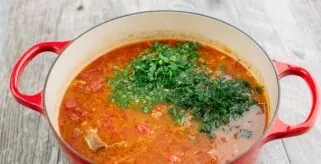 Rinse and chop the greens. Put in a saucepan, stir gently and after a minute remove from heat.