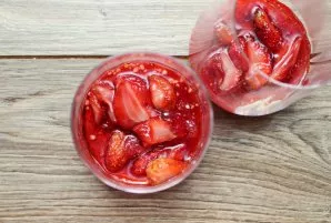 Put cooled strawberries on top.