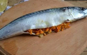 Stuff mackerel with fried onions and carrots.