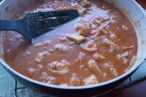 Fry the onion until tender. Pour tomato sauce. Add salt and spices to taste. Simmer everything over low heat until the meat is cooked. St...