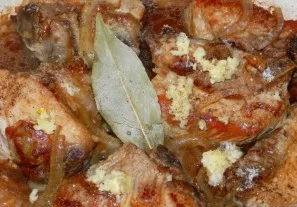 Then pour a small amount of boiling water into the pan. Add salt, pepper (including allspice), bay leaves, and other spices as desired. R...