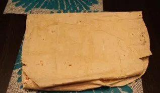 I cover the filling with an empty part of the lavash, which I initially folded.