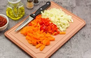 Peel onions, carrots and bell peppers. Wash and dry the vegetables. Then cut the onion into small cubes, cut the carrots into cubes, and ...