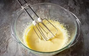 Put the yolks in a separate bowl and add sugar. Beat these ingredients with a mixer until you get a light mixture.