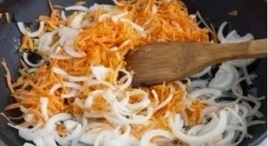 Fry the vegetables in vegetable oil.