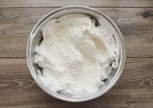 Pour the cornstarch into the whites and gently mix until smooth from the bottom up.