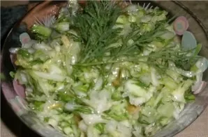 Add grated garlic and fried onions to chopped herbs, salt. Stir thoroughly.