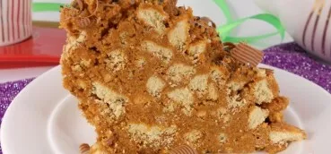 Leave the cake in the refrigerator for about 3 hours. And thats how it looks cut off. Delicious!