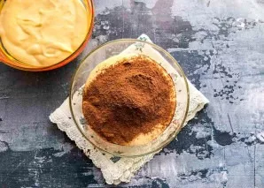 Divide the dough into two parts, add cocoa to one part and mix.