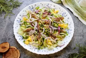 Cut onions and onion letters into feathers and sprinkle on top of the salad. Sprinkle the salad with lemon juice, vegetable oil, salt and...