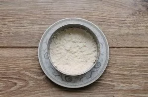 Spread half of the cottage cheese over the beets and spread evenly.