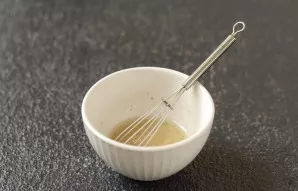 For dressing, mix vegetable oil with lime juice, add crushed garlic, salt and pepper. Stir.