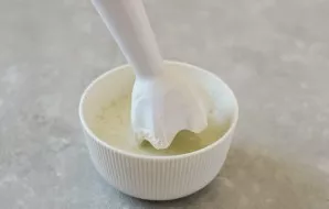 Add salt and pepper to taste, crush again.