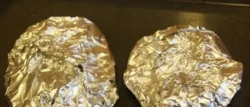 Carefully wrap the foil in an envelope and put it in a heat-resistant form. Place in an oven preheated to 200 degrees for 20 minutes.