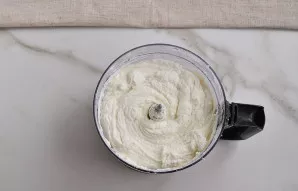 Place cottage cheese with sugar and sour cream in a food processor or hand mixer. Add the starch and mix well.
