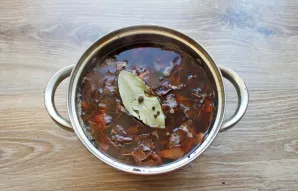 Remove from heat, add bay leaf, pepper, mix. Cover and leave to cool completely.