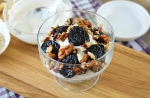 Sprinkle with a little toasted walnuts.