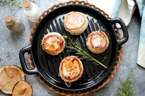 Put the medallions in a baking dish, pour in the remaining oil, put a sprig of rosemary in it and place in a hot oven. Bake medallions in...