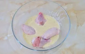 Dip the wings in the prepared dough.