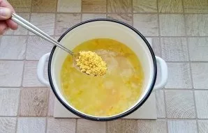 After 20 minutes, add millet to the soup, rinse well beforehand and pour boiling water so that there is no bitterness. Salt and pepper to...