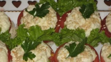 When serving, sprinkle with lightly fried sesame seeds and fresh herbs.