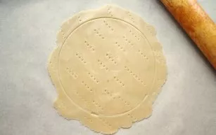 Divide the dough into 7-8 parts. Roll each of them between two baking popoiers into a thin cake. Beat it over the entire surface and sque...