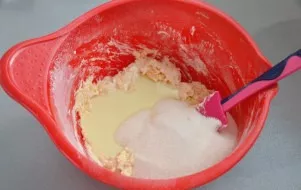 Add sugar, sour cream, pour half a can of condensed milk, add soda extinguished in vinegar.