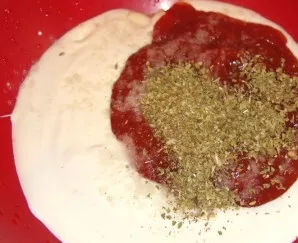 Separately, mix the flour with warm water and wine. Mix sour cream with tomato paste and spices.