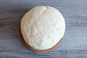 Knead soft and flexible dough. It should stick a little to the hands. Cover with a towel and leave on the table for 30 minutes.