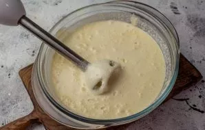 Crush the whole mass with a blender so that the structure of the casserole is softer.