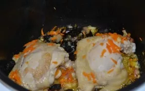 Add prunes cut into medium-sized pieces, fry for another 5 minutes.