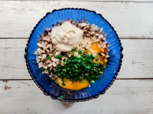 Add sour cream and mix everything thoroughly.