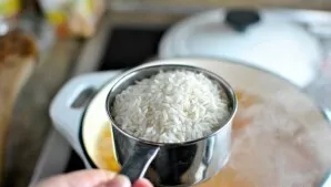 Add rice and cook over medium heat for 20 minutes.