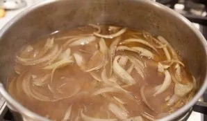 Pour cognac into the pan, scrape off the remaining fat after frying the meat. When the alcohol is reduced by half, pour in apple cider, a...