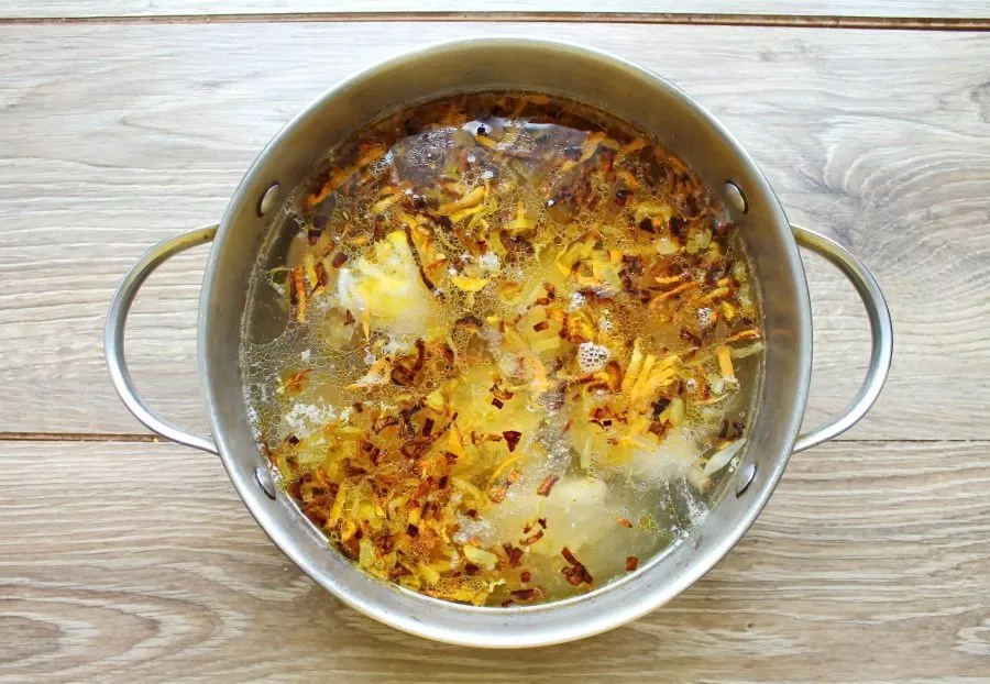 Add the stewed vegetables to the pot with the chicken.
