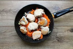 Put fried chicken in the pan. Mix everything, close the lid and simmer for 10 minutes.