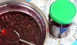 Turn the jars of jam over, cover with a blanket and let cool completely. Then store the jam in a cool dry place.