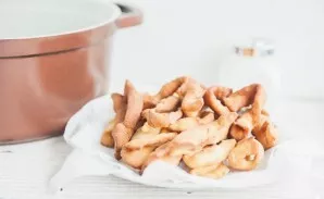 Pour the remaining vegetable oil into a deep frying pan and heat it. Fry the magpies for a few minutes until gently browned, but do not l...