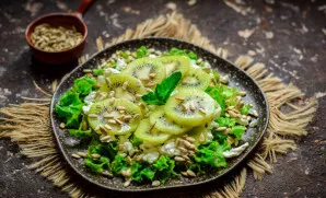 Sprinkle the salad with seeds. If desired, the salad can be sprinkled with sugar, and before serving, add yogurt or sour cream - low-fat....