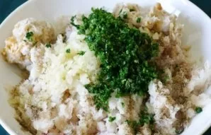 Mix fish mince, onion and herbs. Squeeze the bread and add to the mince. Add salt and pepper to taste. We beat the egg. Minced meat is re...