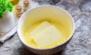 Dip the pieces of cheese in the dough.