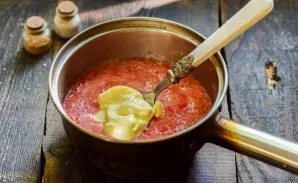 Add mayonnaise to the pot.