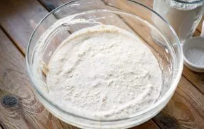 Stir. Leave the bowl with oatmeal for 2 hours.