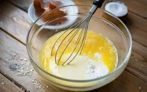 Pour kefir and add soda.