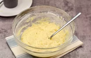 Mix all the ingredients again. Let the dough rest for 10 minutes.