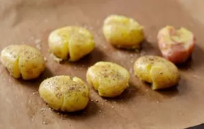 Gently press the potatoes with a glass or cup. Lubricate with additional vegetable oil. Fry the potatoes until browned. Approximately 35-...
