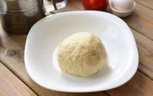 Knead the soft dough that does not stick to your hands and let stand for half an hour.
