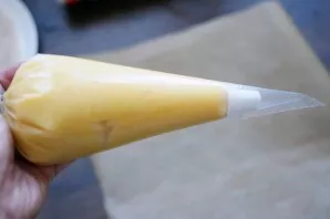 If you do not have a pastry bag, take the usual thick bag and make a small incision in one corner.